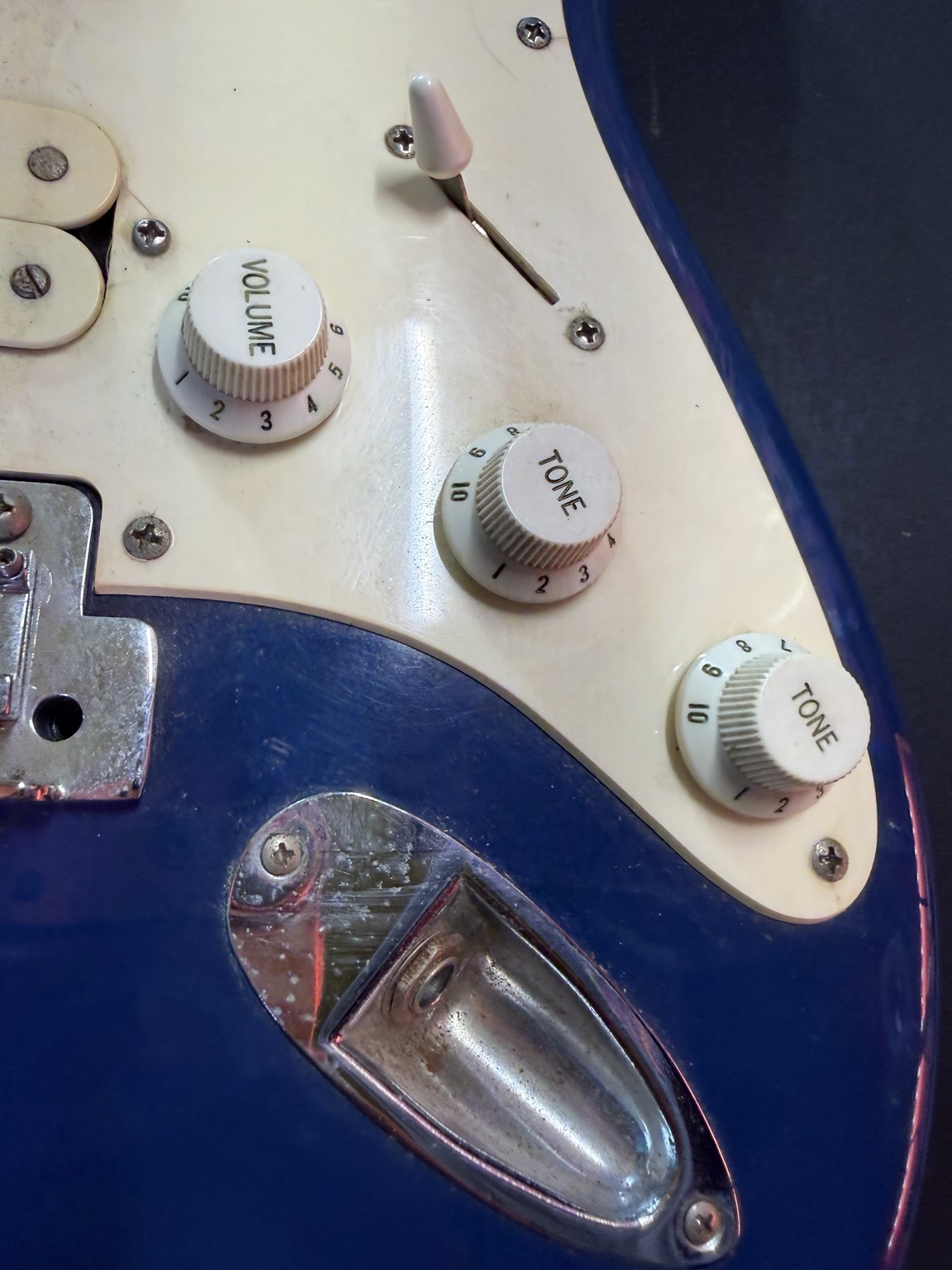 Before restoration: close-up of aged controls and output jack area